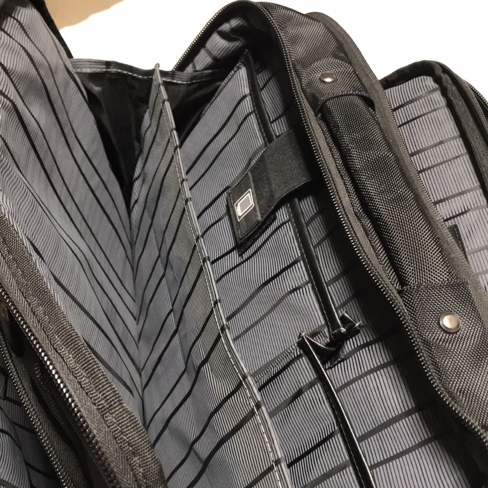 Kenneth Cole computer briefcase with multi compartments and convertible. NWT - Picture 9 of 13
